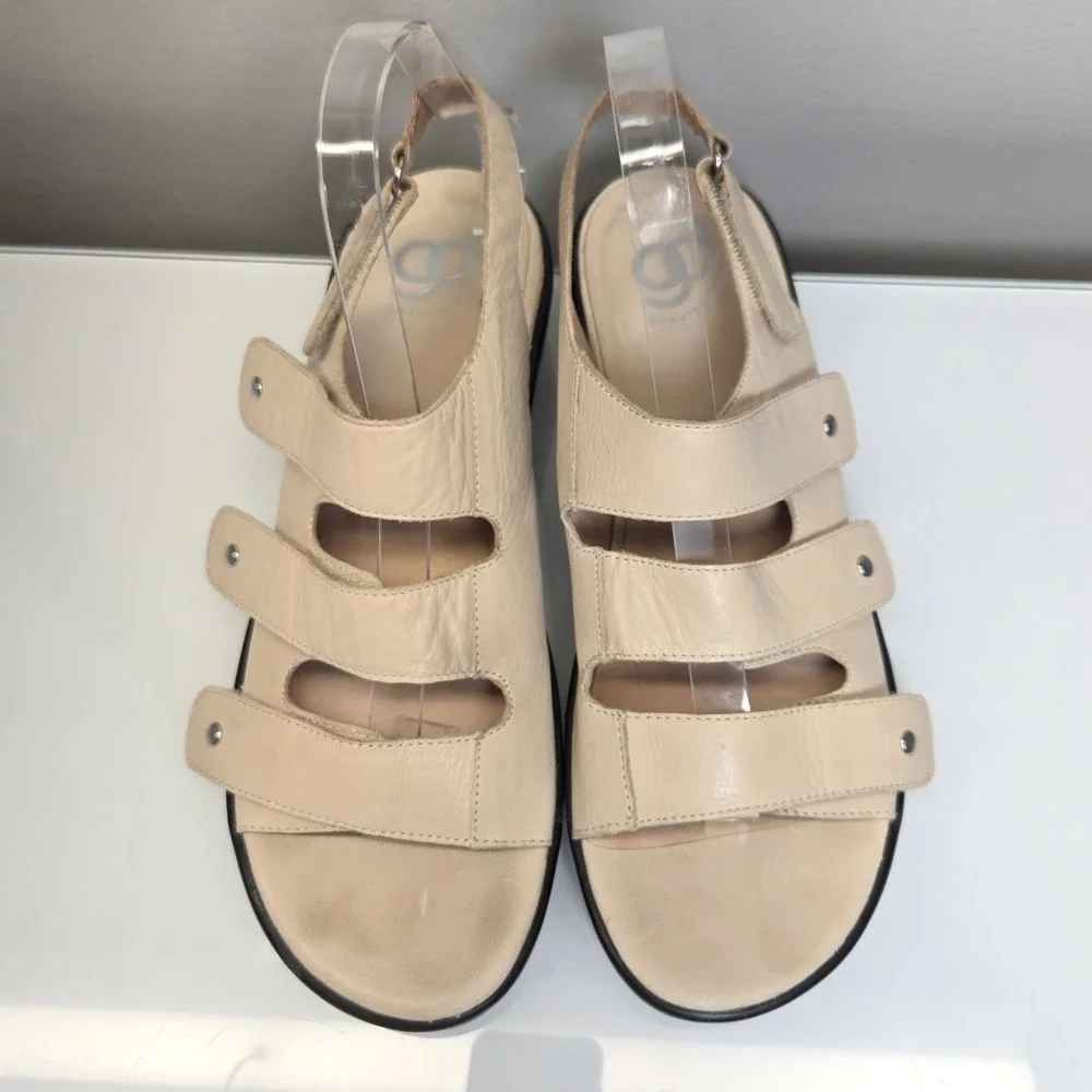 Gravity Defyer Strappy Sandals 9.5M Beige Leather‎ Versoshock Comfort Orthopedic